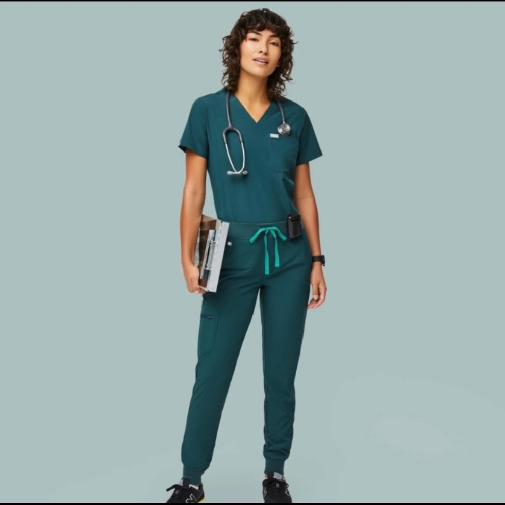 FIGS NWT Fionite Carribean Blue Scrub Set XL
